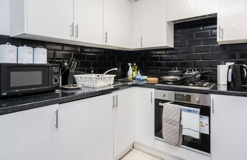 New Cross Apartment | Charming 1-Bed Basement Apartment in Lewisham