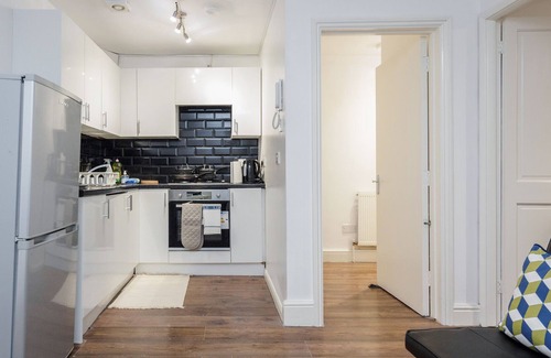New Cross Apartment | Charming 1-Bed Basement Apartment in Lewisham