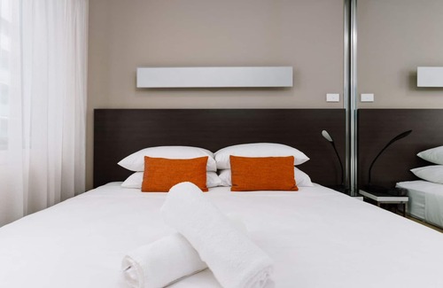 Greenway Apartment | Charming 1-Bed by South Point Shops
