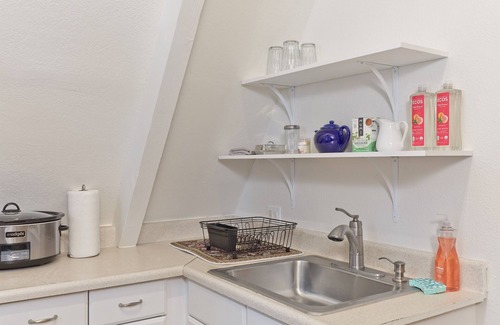 Mammoth Lakes Apartment | Charming 1 Bed Chalet 5 min. walk to The Village!