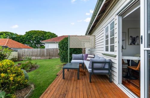 Bald Hills House | Charming 1-Bed Cottage with Garden Retreat