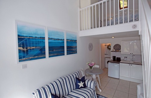 Pembroke House | Charming 1-bed Cottage in Pembroke Close to Castle