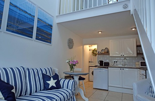 Pembroke House | Charming 1-bed Cottage in Pembroke Close to Castle