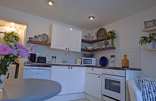 Pembroke House | Charming 1-bed Cottage in Pembroke Close to Castle