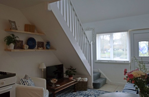 Pembroke House | Charming 1-bed Cottage in Pembroke Close to Castle
