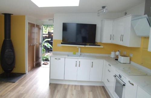 Filby House | Charming 1-Bed Lodge in woodland setting