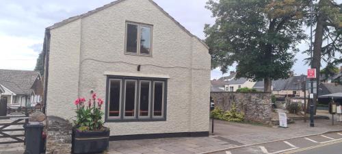 Newport Apartment | Charming 1-Bed loft in Caerleon