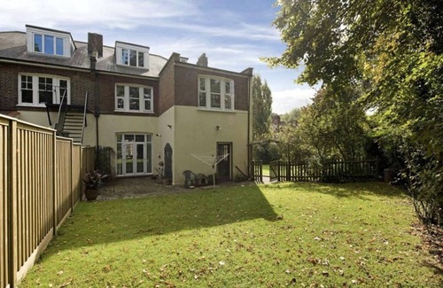 Wood Green Apartment | Charming 1-bed Studio in London