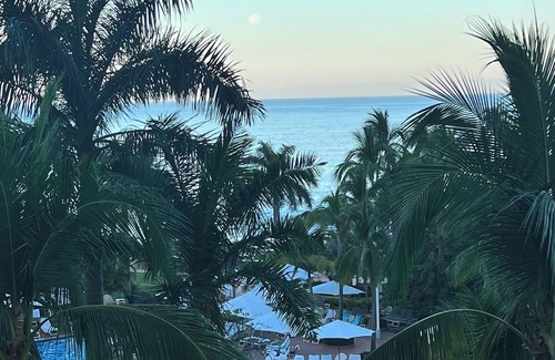 South Hotel Zone Resort | Charming 1-bedroom Timeshare, two pools and fitness room in Puerto Vallarta