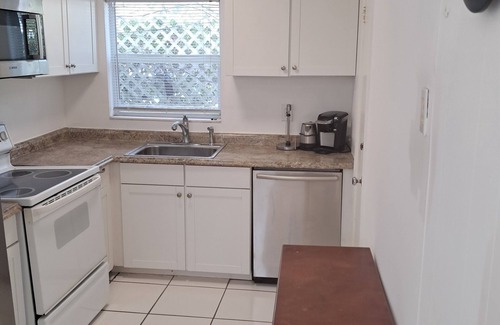 Southwest Cottage | Charming 1-bedroom cottage in marvelous West Palm Beach