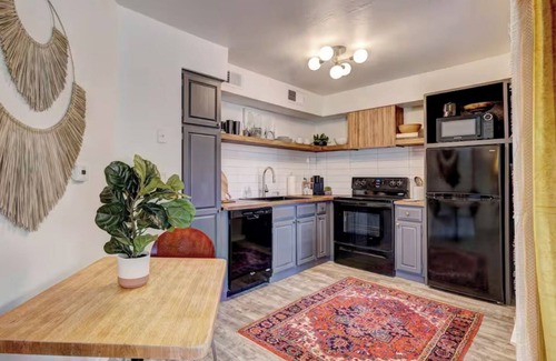 Quail Creek Condo | Charming 1-bedroom condo in Oklahoma City with pool