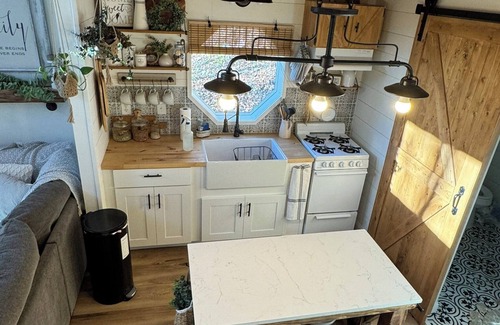 Sutton Other | Charming 1-bedroom tiny farmhouse in enchanting Sutton-Alpine with WiFi.