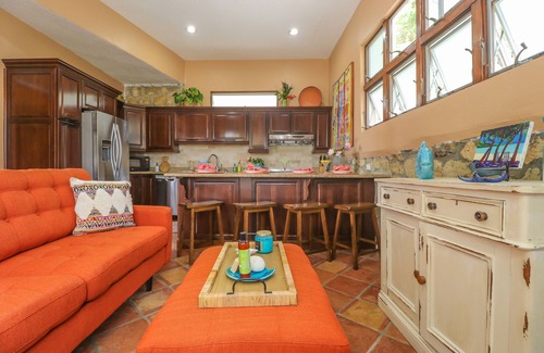 Orange Grove Villa | Charming 1 Bedroom: Bougainvillea Suite