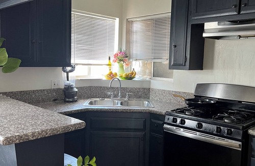 Inglewood Apartment | Charming 1-bedroom 1 bath apartment with balcony
