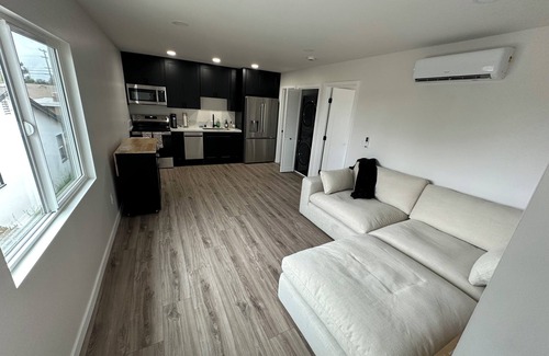 Clairemont Mesa West House | Charming 1-bedroom 1-bath in marvelous San Diego with AC