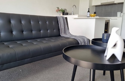 Bruce Apartment | Charming 1-bedroom apartment in marvelous Belconnen with views of lake