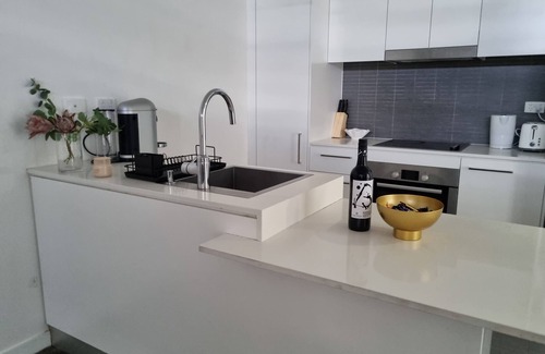 Bruce Apartment | Charming 1-bedroom apartment in marvelous Belconnen with views of lake