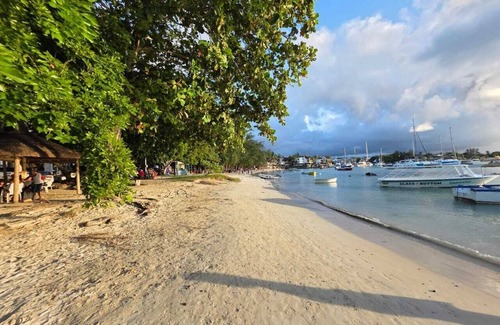 Calebasses Apartment | Charming 1-bedroom apartment with WiFi and AC in fabulous Grand Baie