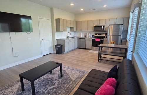 North Buttercup Creek Apartment | Charming 1-bedroom apartment in delightful Cedar Park with AC, fitness room