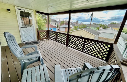 Greensburg Apartment | Charming 1-bedroom apartment in Southwest Greensburg - close to everything.