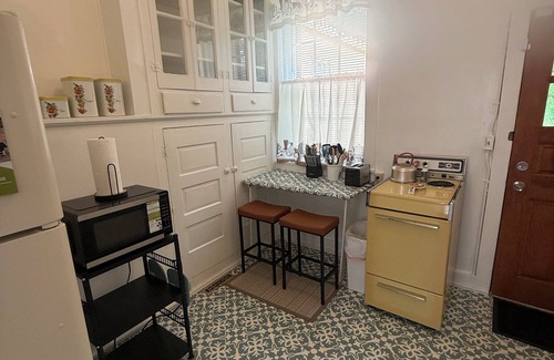 Petersburg Apartment | Charming 1-bedroom apartment in historic Petersburg, VA with AC, WiFi