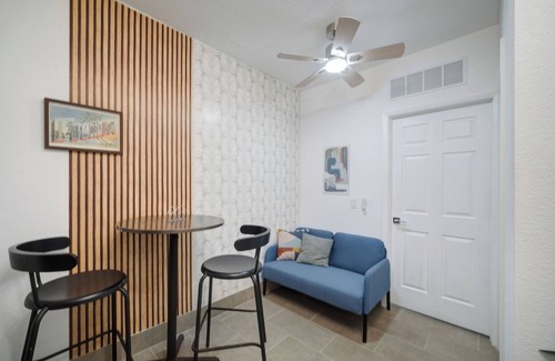 Sunrise Apartment | Charming 1-bedroom aFLL apartment near Sawgrass & Hard Rock with WiFi, AC.