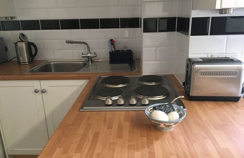 Hailsham Apartment | Charming 1-Bedroom Apartment near South Downs