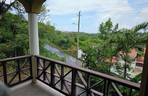 True Blue Apartment | Charming 1-Bedroom Apartment #2 | 5 Min to SGU