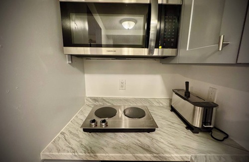 Naugatuck Apartment | Charming 1-bedroom apartment in Naugatuck available for short term rental.