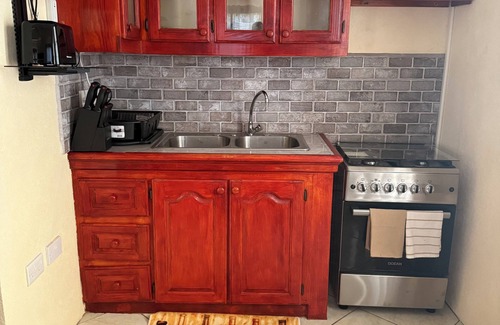Brighton Apartment | Charming 1-bedroom apartment with WiFi and AC at Castle Berry Unit 207