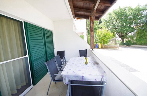 Vinkuran Apartment | Charming 1-bedroom apartment in Vinkuran, 1 km from the beach