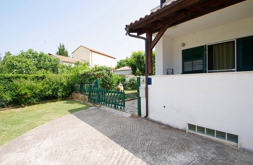 Vinkuran Apartment | Charming 1-bedroom apartment in Vinkuran, 1 km from the beach