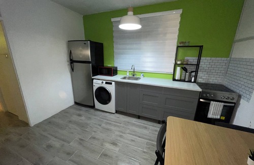 Eden Gardens Apartment | Charming 1-bedroom apartment with AC and WiFi with Kingston Mountain Views