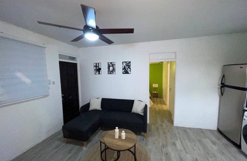 Eden Gardens Apartment | Charming 1-bedroom apartment with AC and WiFi with Kingston Mountain Views
