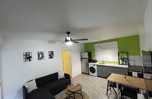 Eden Gardens Apartment | Charming 1-bedroom apartment with AC and WiFi with Kingston Mountain Views