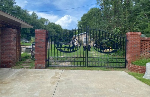 Huntcliff Apartment | Charming 1-bedroom apartment. Minutes from Fort Jackson and Downtown Columbia.
