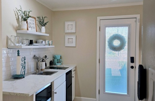 Gulfport Apartment | Charming 1-bedroom apartment with private entrance in historic downtown Gulfport