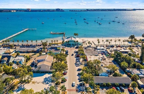 Gulfport Apartment | Charming 1-bedroom apartment with private entrance in historic downtown Gulfport