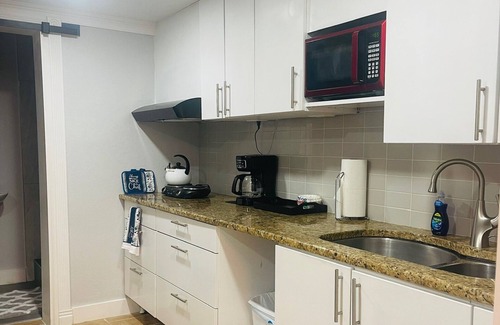 Sarasota Springs Apartment | Charming 1 bedroom apartment in Sarasota , a few miles from Siesta key beach !