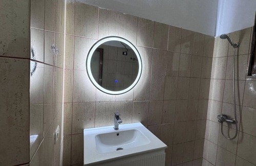 Tirana Apartment | Charming 1-bedroom apartment in wonderful Tiranë with WiFi, AC