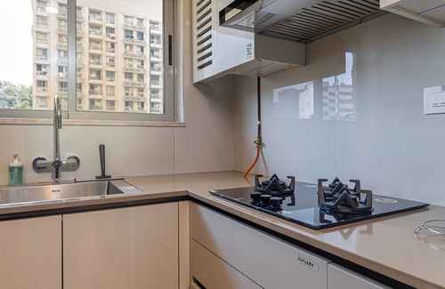 Hiranandani Gardens Apartment | Charming 1-bedroom apartment in delightful Mumbai with WiFi, AC