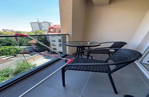 Kisela Voda Apartment | Charming 1-bedroom apartment in beautiful Skopje with AC