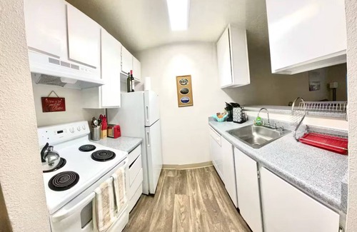 SeaTac Apartment | Charming 1-bedroom apartment in superb Burien with WiFi, fitness room