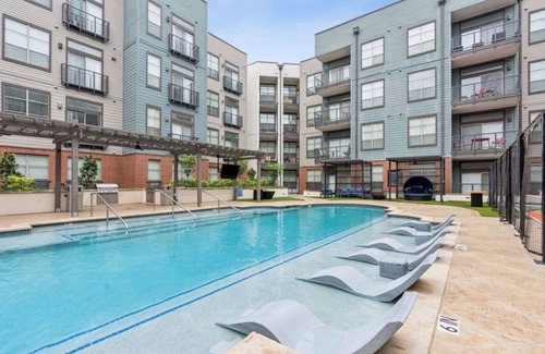 Old East Dallas Apartment | Charming 1-bedroom apartment in wonderful Dallas with AC, WiFi, fitness room