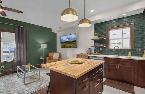 Tarlton Apartment | Charming 1-bedroom apartment in pleasant Tarlton. Where modern meets cozy.