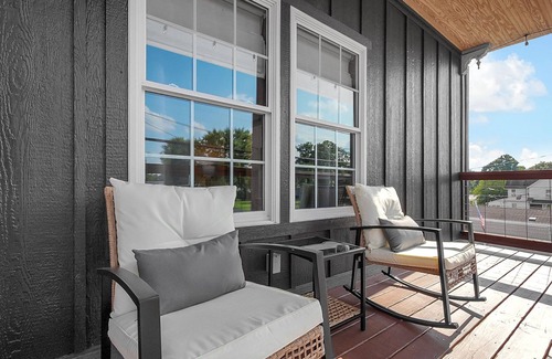 Tarlton Apartment | Charming 1-bedroom apartment in pleasant Tarlton. Where modern meets cozy.