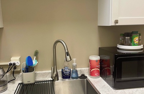Warren Apartment | Charming 1-bedroom apartment in fantastic Warren with AC