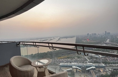 Noida Apartment | Charming 1-bedroom apartment with AC, WiFi in enchanting Noida