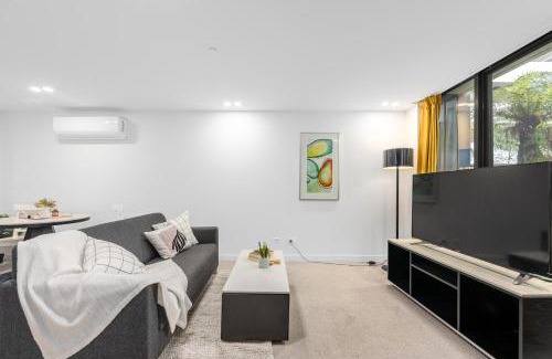Dickson Apartment | Charming 1 Bedroom Apartment in Dickson with Parking