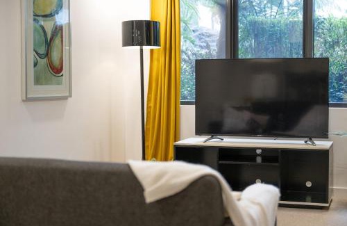 Dickson Apartment | Charming 1 Bedroom Apartment in Dickson with Parking